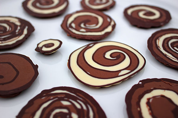 Hypnosis through chocolate // 3:2 // photo // 2024 // 1047 views