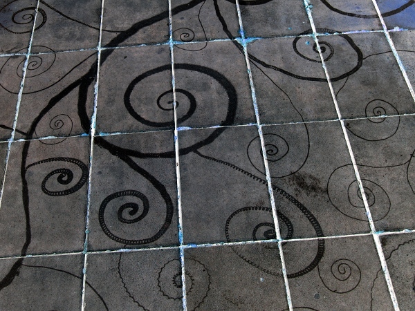 Spiralo organico #2 // 8 x 5 m // malfunctioning pressure washer on dirty tiles // 2013 // 12101 views