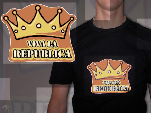 Viva la republica // ca. 20 x 20 cm // anti-monarchistic shirt with print // 2007 // 13552 views